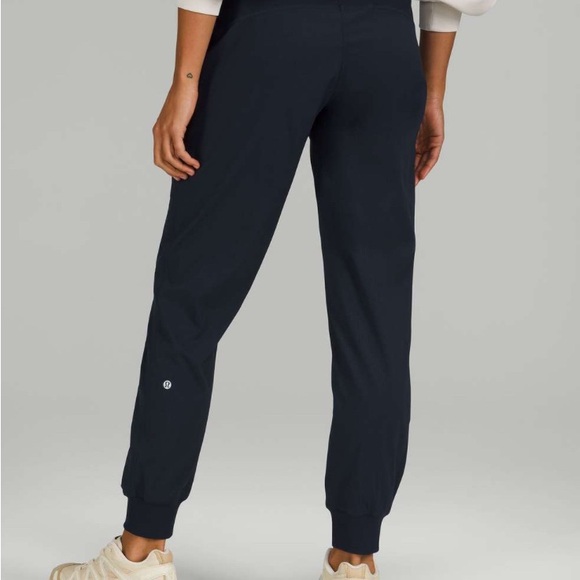 Lululemon Dance Studio Mid-Rise Jogger True Navy size 6 EUC - Picture 2 of 5